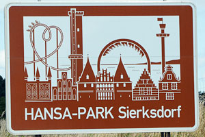 Touristisches Hinweisschild A1 Hansa-Park Sierksdorf