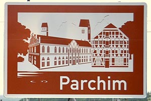 Touristisches Hinweisschild A24 Parchim