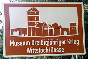 Touristisches Hinweisschild A24 Museum Dreißigjähriger Krieg Wittstock/Dosse