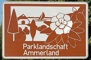 Touristisches Hinweisschild A28 Parklandschaft Ammerland