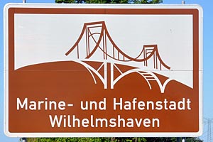 Touristisches Hinweisschild A29 Marine- und Hafenstadt Wilhelmshaven
