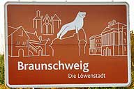 Touristisches Hinweisschild an der A2 Braunschweig Die Löwenstadt