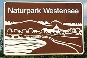 Touristisches Hinweisschild A7 Naturpark Westensee