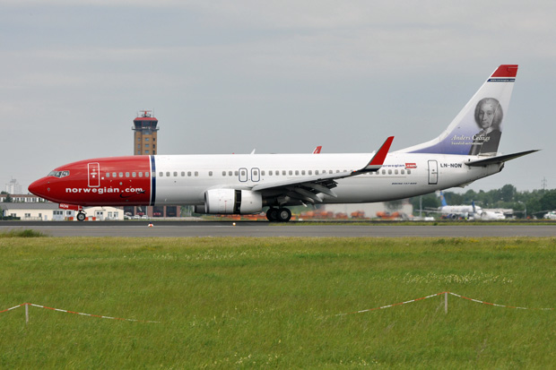 Flughafen Berlin-Schönefeld, Boeing 737-800 der Norwegian Air (LN-NON) beim Start vom Flughafen Berlin-Schönefeld