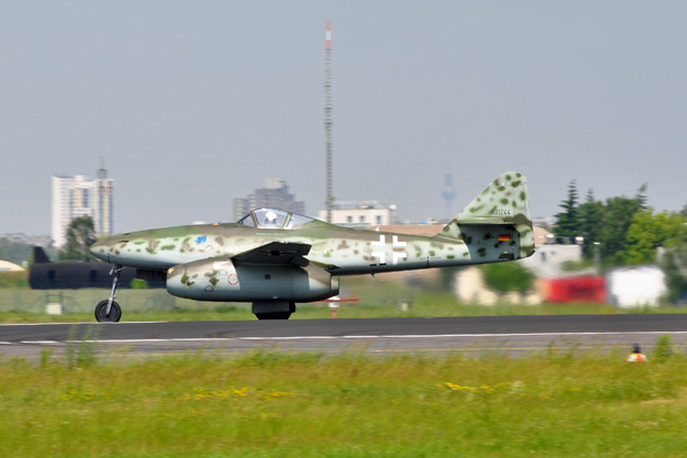 Berlin ILA 2010, Start des Traditionsflugzeugs Messerschmitt Me-262 der EADS Heritage Flight