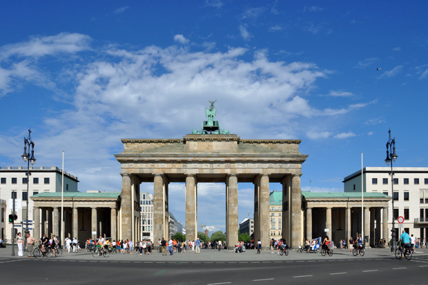 Berlin, Platz des 18. März mit Brandenburger Tor (Westseite)