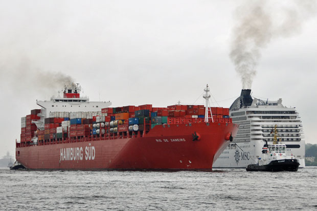 30.05.10: Containerschiff "Rio De Janeiro" elbaufwärts