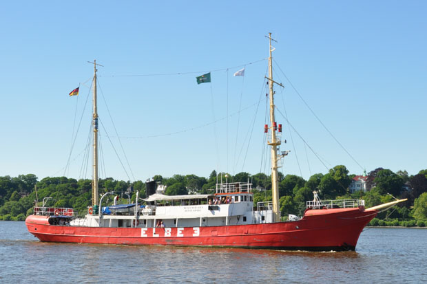 Museumsschiff "Elbe 3" bei Hamburg auf der Elbe