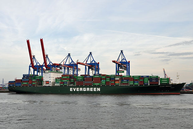 Das 300 m lange Containerschiff "Ever Smart" (2011)