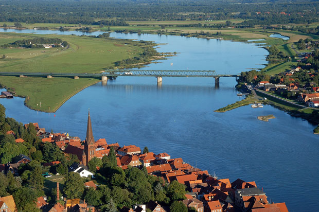 Luftbild Elbquerung bei Lauenburg
