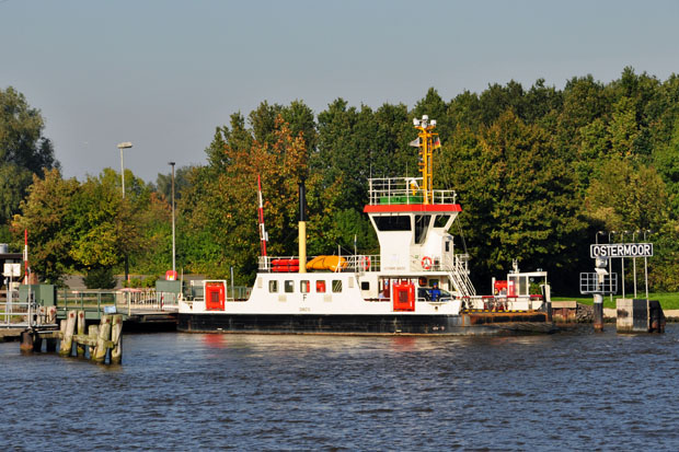Nord-Ostsee-Kanal Die Fähre DANZIG verkehrt bei Kanal-km 4,4: Ostermoor