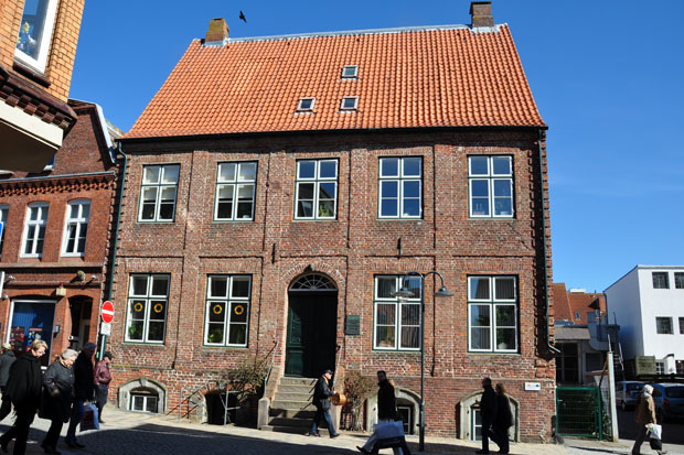 In diesem Haus wohnten die Eltern des Dichters Theodor Storm (1820 - 1880)
