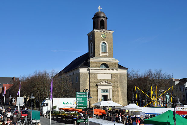 Husumer Marktplatz mit der Marienkirche