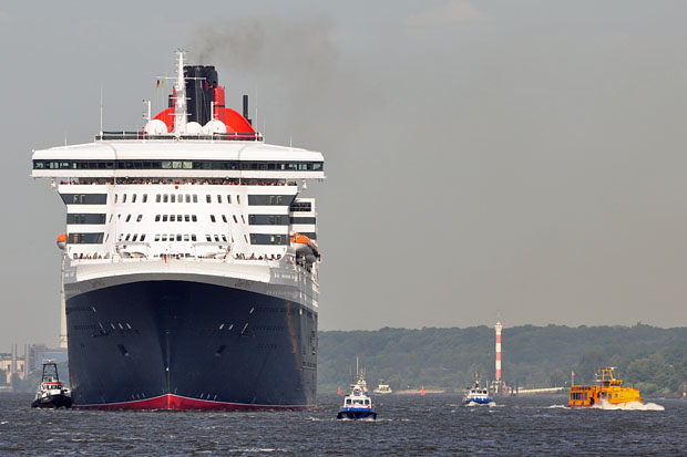 Queen Mary 2 in Hamburg