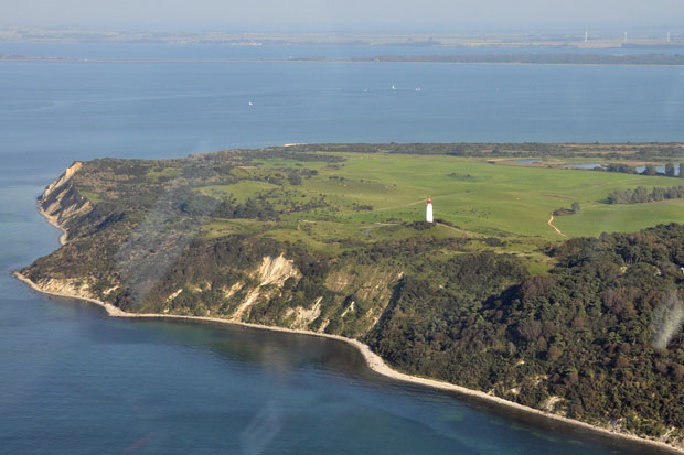 Luftbild Norden der Insel Hiddensee mit dem Leuchtturm Dornbusch