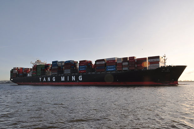 Impressionen aus Hamburg Containerschiff YM UTOPIA