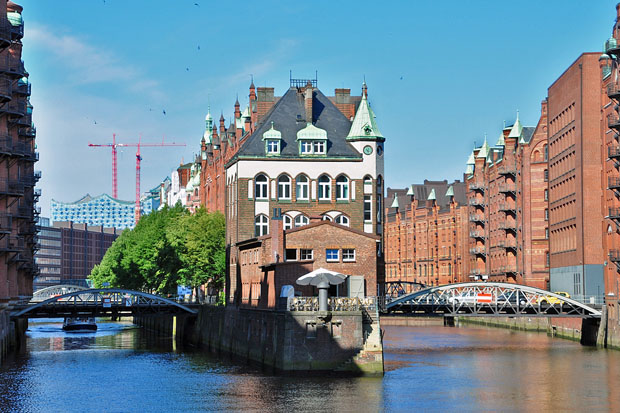 Zusammenfluss von Holländischerbrookfleet und Wandrahmsfleet in der Speicherstadt Hamburg
