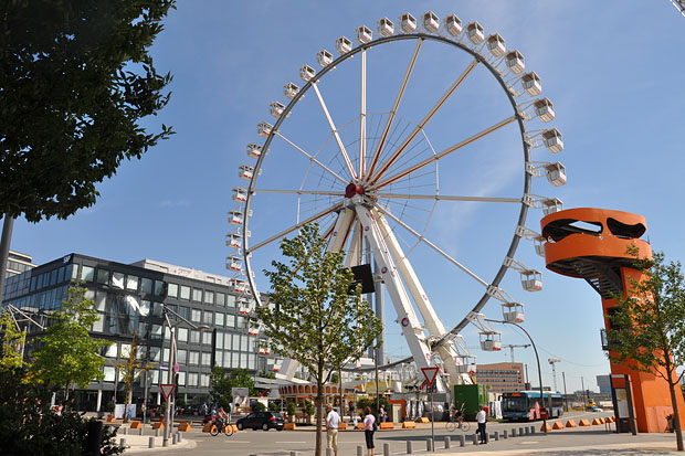 Riesenrad in der HafenCity Hamburg
