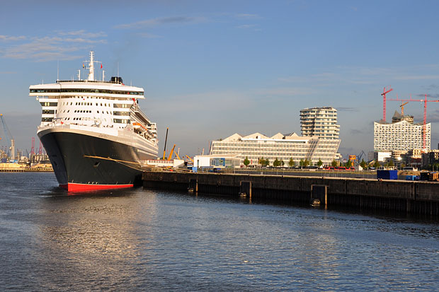 Die Queen Mary 2 am Cruise Center