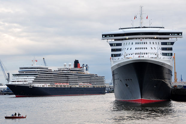 «Queen Mary 2» und «Queen Elizabeth» in der Hafencity Hamburg